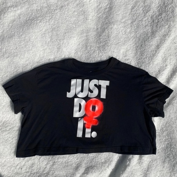 Nike Female Empowerment Black Crop Tee - Picture 3 of 8